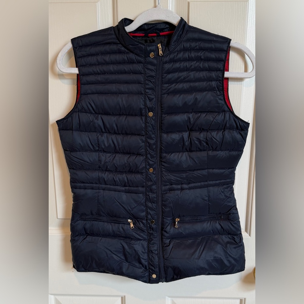 2/$10 Olivia Miller lightweight puffer vest. Size S. Navy w/gold hardware. EUC